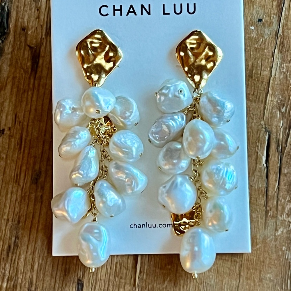 🌺🎉HP🎉🌺 NWT Anthropologie Chan Luu Gold and Pearl Cluster Chandeliers - Picture 14 of 15